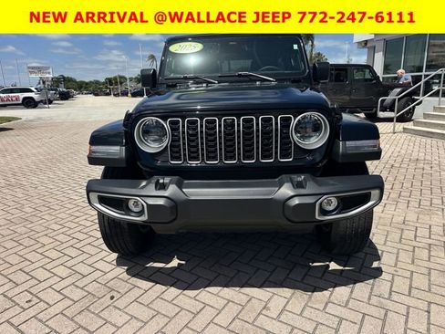 Used 2025 Jeep Wrangler Sahara image 3