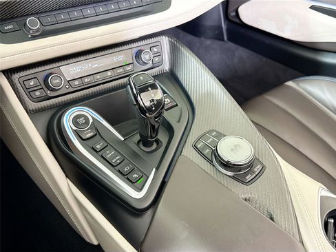 Used 2019 BMW i8 Roadster AWD/4WD image 21