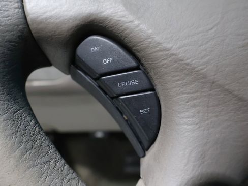 Used 2002 Dodge Caravan Sport image 25