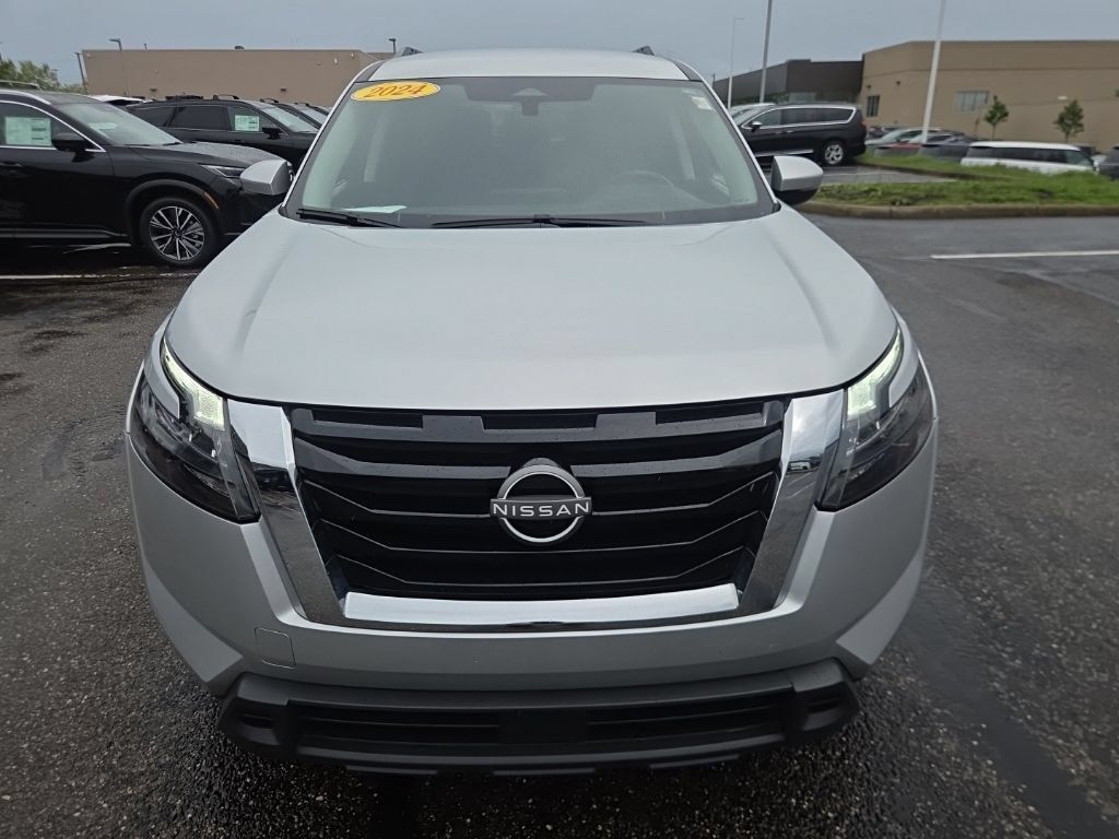 Used 2024 Nissan Pathfinder SV AWD/4WD image 12