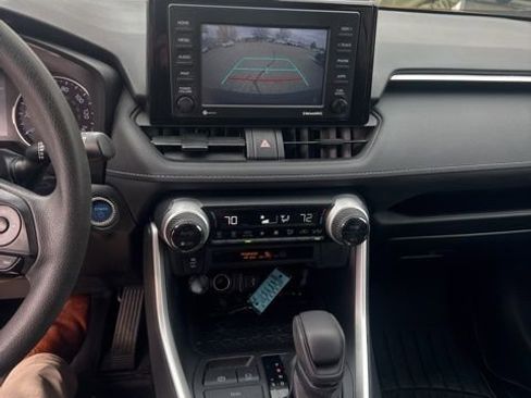 Used 2022 Toyota RAV4 XLE image 5