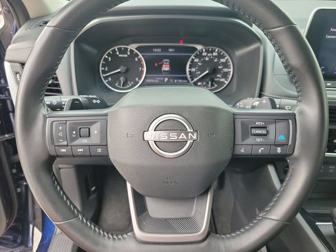 Used 2025 Nissan Rogue SV FWD image 18