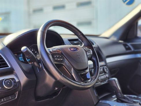 Used 2017 Ford Explorer XLT w/ Equipment Group 202A image 18