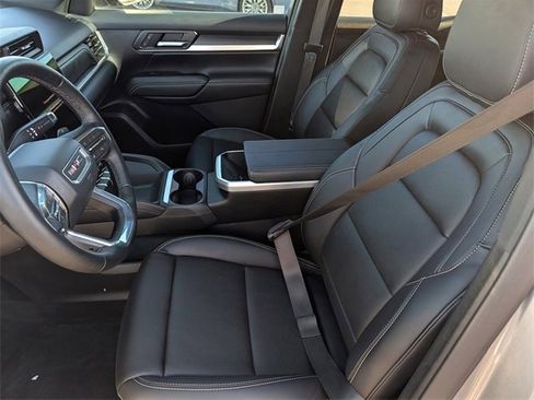 Used 2025 GMC Terrain Elevation w/ Elevation Premium Package image 10