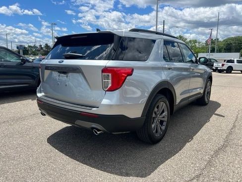 Certified 2023 Ford Explorer XLT w/ Equipment Group 202A AWD/4WD image 4