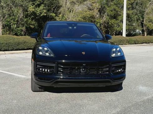 Used 2021 Porsche Cayenne Turbo image 3