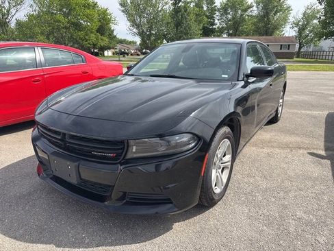 Used 2022 Dodge Charger SXT w/ Leather Interior Group image 2