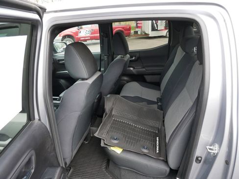 Used 2021 Toyota Tacoma TRD Off-Road AWD/4WD image 12