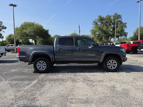 Used 2017 Toyota Tacoma SR5 w/ Tow Package RWD image 3