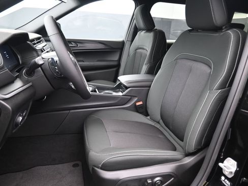 New 2025 Jeep Grand Cherokee L Laredo w/ Luxury Tech Group I image 10