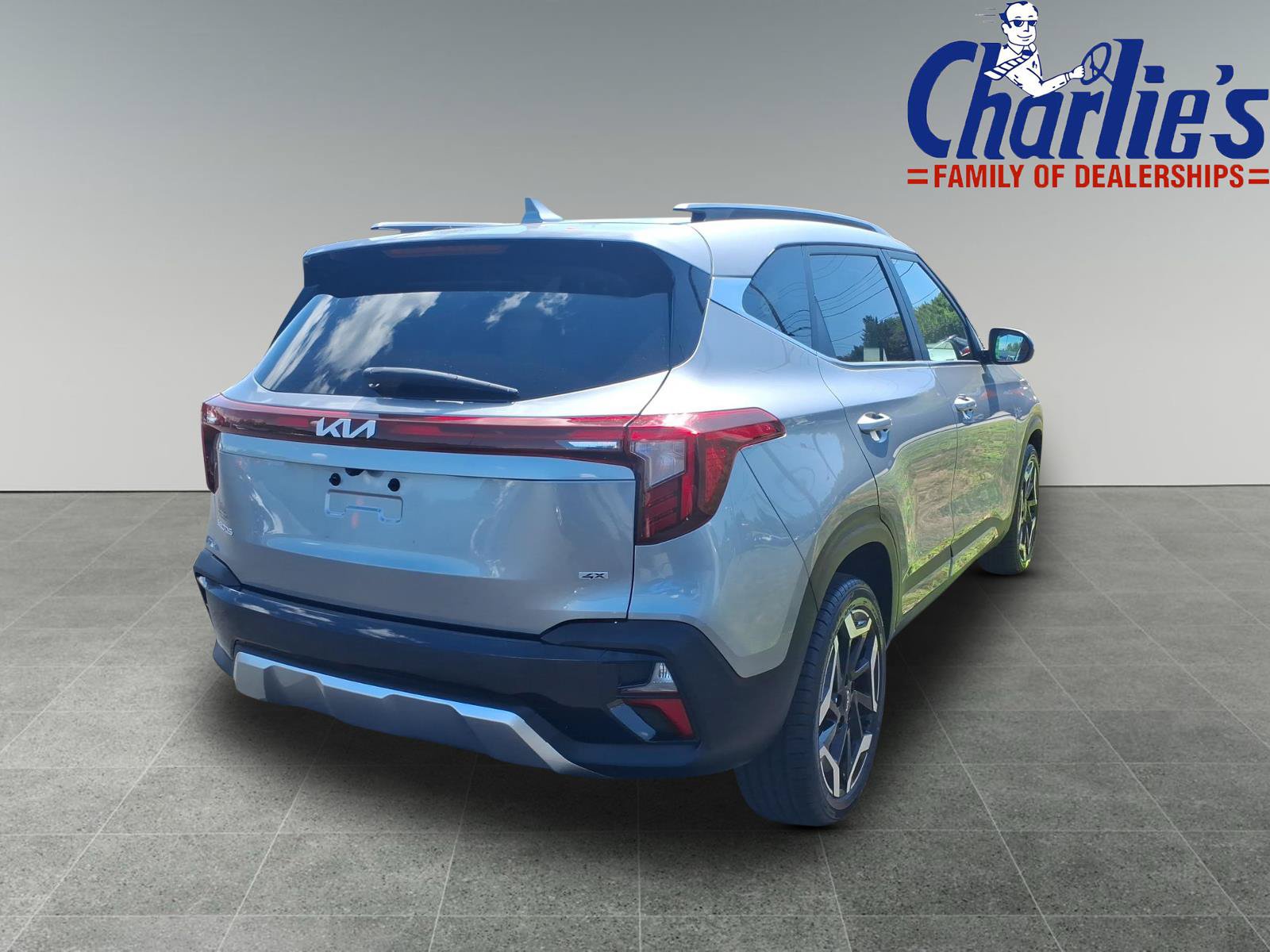 Used 2024 Kia Seltos SX w/ SX Sunroof Package AWD/4WD image 4
