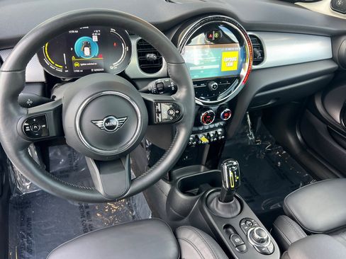 Used 2024 MINI Cooper SE w/ Signature Upholstery Package image 29