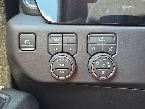 New 2026 Chevrolet Silverado 1500 LT Trail Boss w/ Convenience Package II AWD/4WD image 25