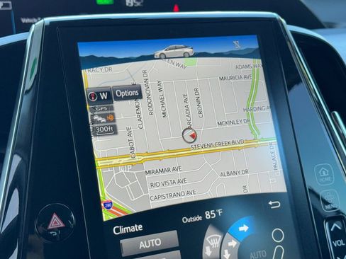 Used 2022 Toyota Prius Prime XLE FWD image 17