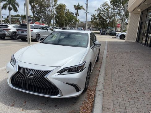 Used 2019 Lexus ES 350 w/ Premium Package image 3