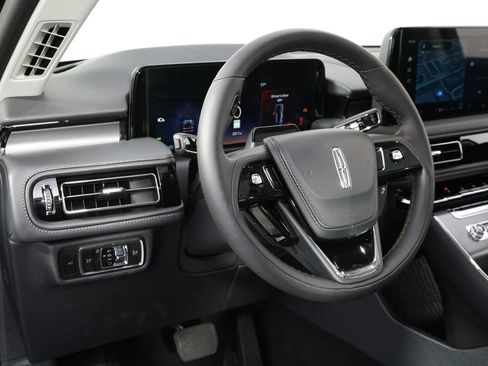 New 2026 Lincoln Aviator AWD image 4
