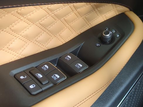 New 2025 Jeep Grand Cherokee L Summit w/ Advanced Protech Group IV image 27