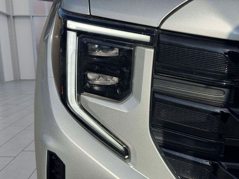 Used 2022 GMC Sierra 1500 Elevation AWD/4WD image 7