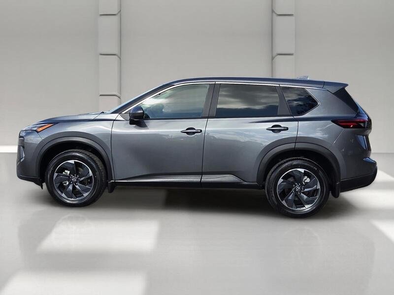 Used 2024 Nissan Rogue SV FWD image 2