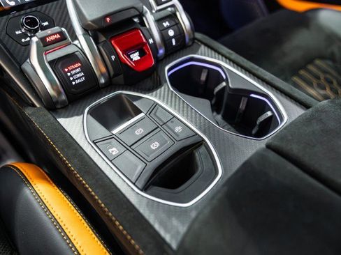 Used 2024 Lamborghini Urus Performante AWD/4WD image 47