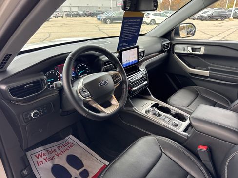 Certified 2022 Ford Explorer Limited w/ Equipment Group 301A image 19