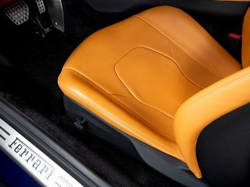 Used 2019 Ferrari Portofino image 23