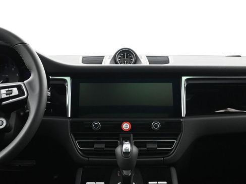 Certified 2026 Porsche Macan image 11