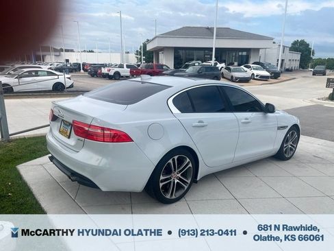 Used 2017 Jaguar XE Premium RWD image 13