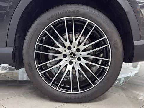 Used 2025 Mercedes-Benz GLC 300 4MATIC image 12