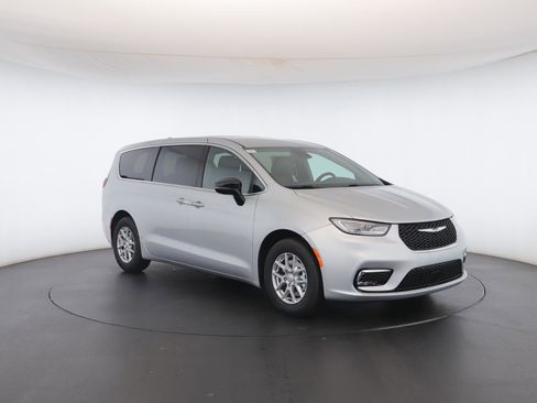 New 2026 Chrysler Pacifica Select image 32