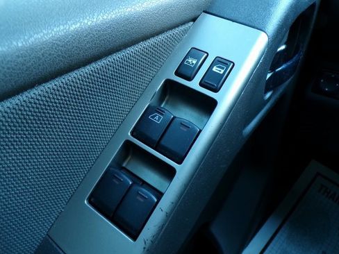 Used 2005 Nissan Pathfinder SE Off-Road image 23