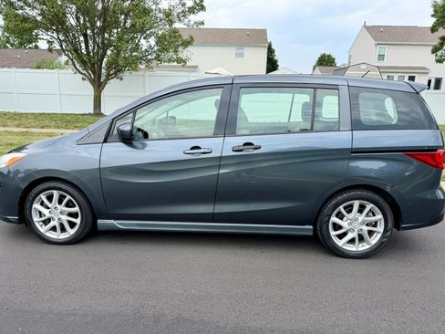 Used 2012 MAZDA MAZDA5 Touring w/ Moonroof & Audio Pkg FWD image 8