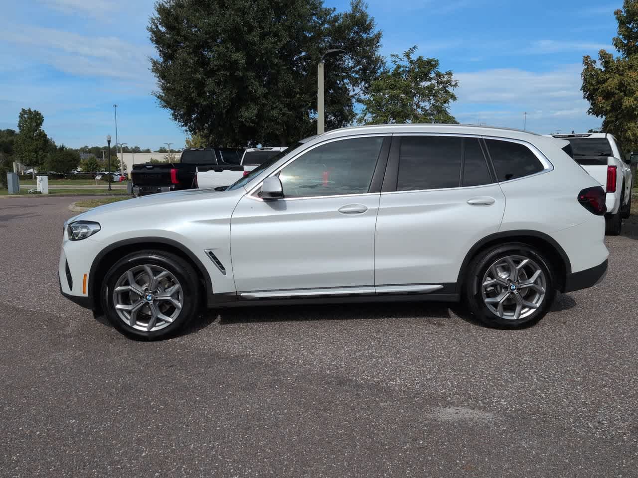 Used 2023 BMW X3 xDrive30i w/ Convenience Package AWD/4WD image 3