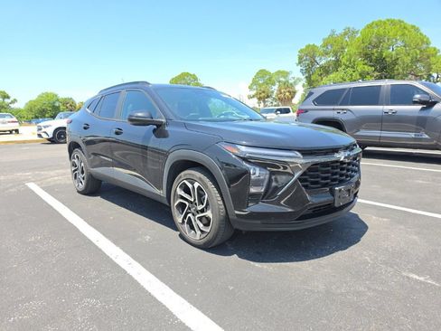 Used 2024 Chevrolet Trax RS w/ Sunroof Package FWD image 1