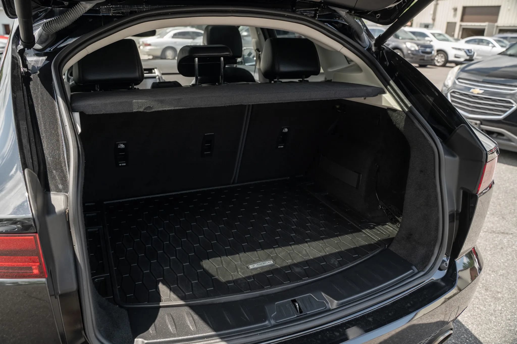 Used 2020 Jaguar E-PACE SE AWD/4WD image 9