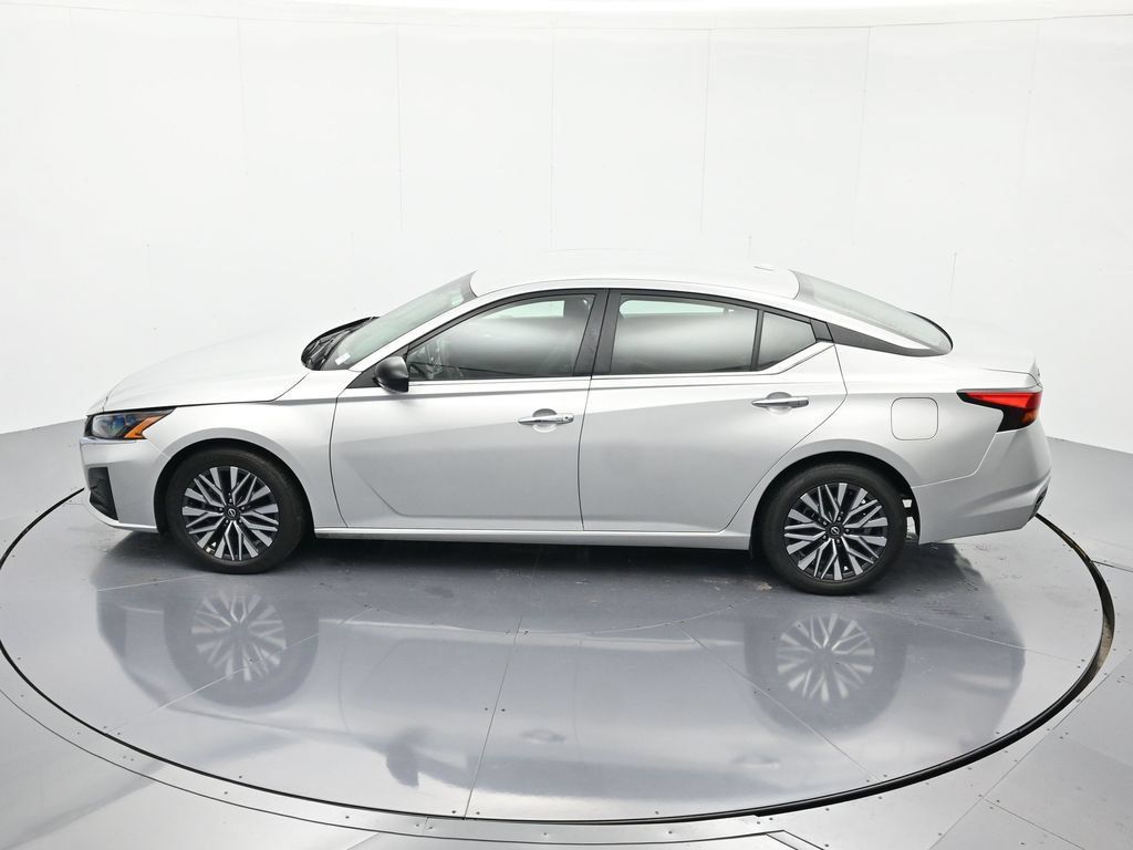 Certified 2025 Nissan Altima 2.5 SV FWD image 35