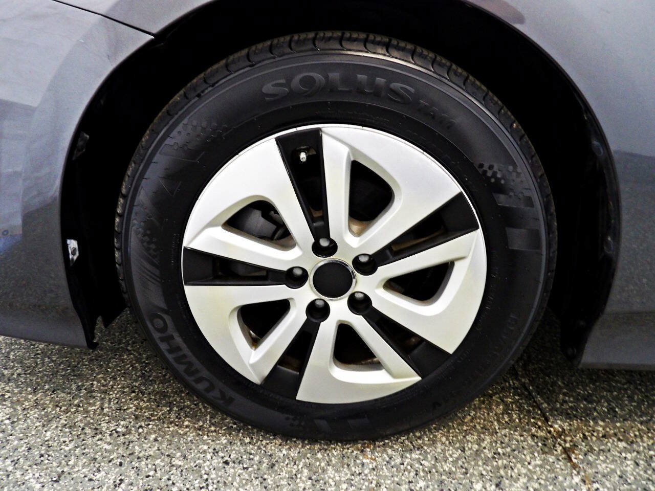 Used 2016 Toyota Prius Three FWD image 18