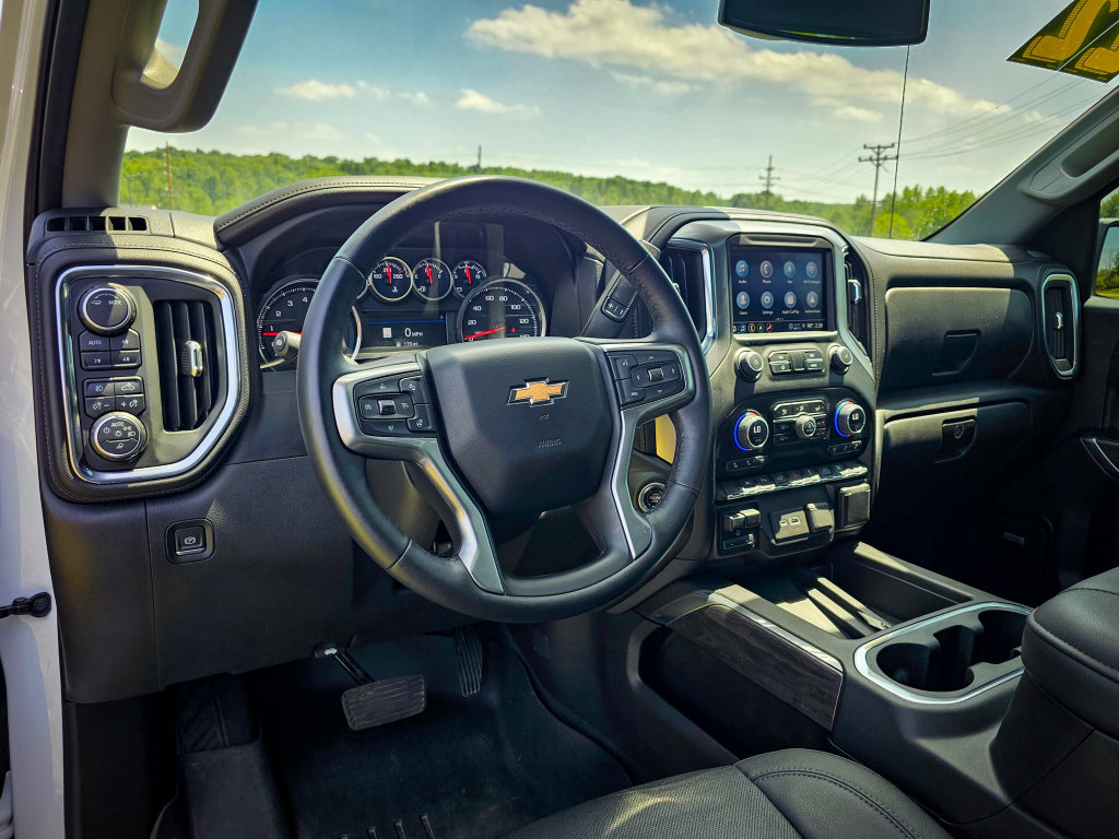Used 2022 Chevrolet Silverado 1500 LTZ w/ LTZ Premium Package AWD/4WD image 16
