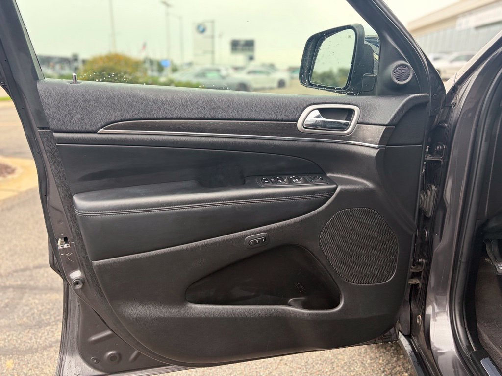 Used 2018 Jeep Grand Cherokee Limited AWD/4WD image 19