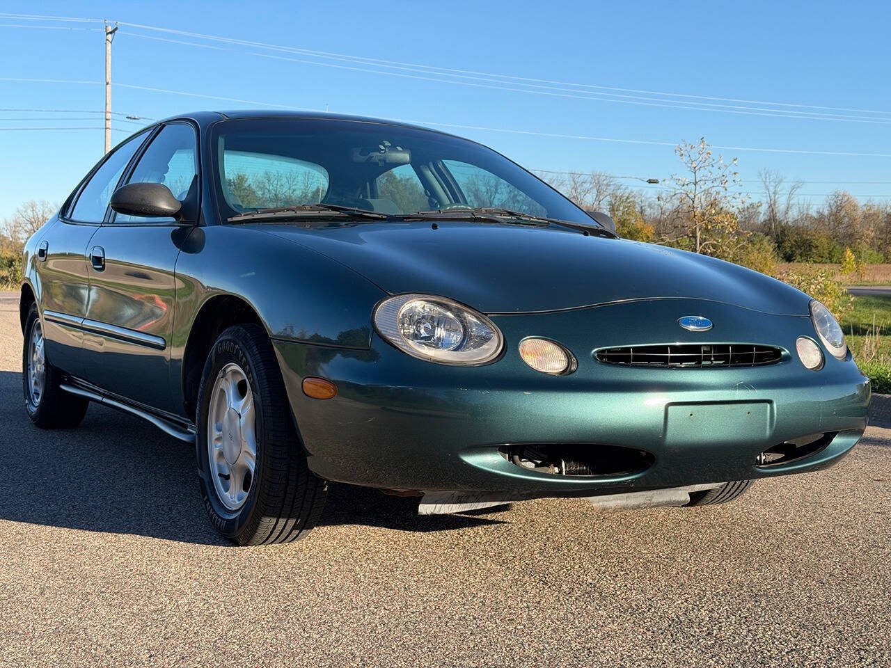 Used 1997 Ford Taurus GL FWD image 1