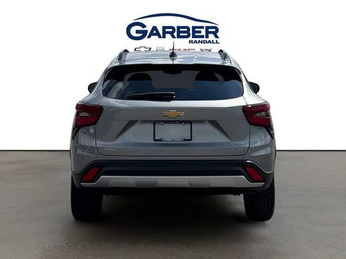 Used 2024 Chevrolet Trax LT w/ Driver Confidence Package FWD image 4