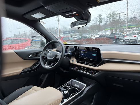 Certified 2026 Chevrolet Equinox ACTIV w/ Convenience Package III image 16