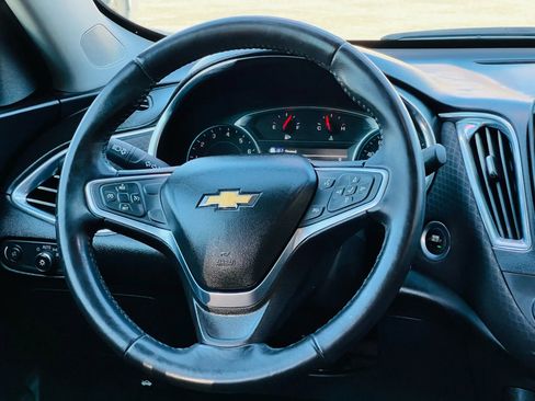 Used 2018 Chevrolet Malibu LT image 17