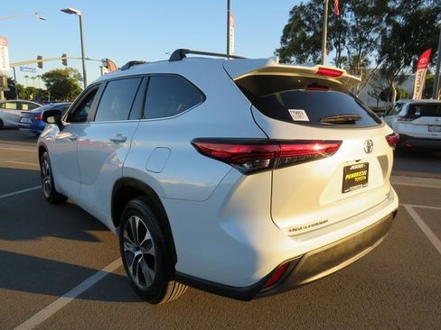 Certified 2023 Toyota Highlander XLE image 8