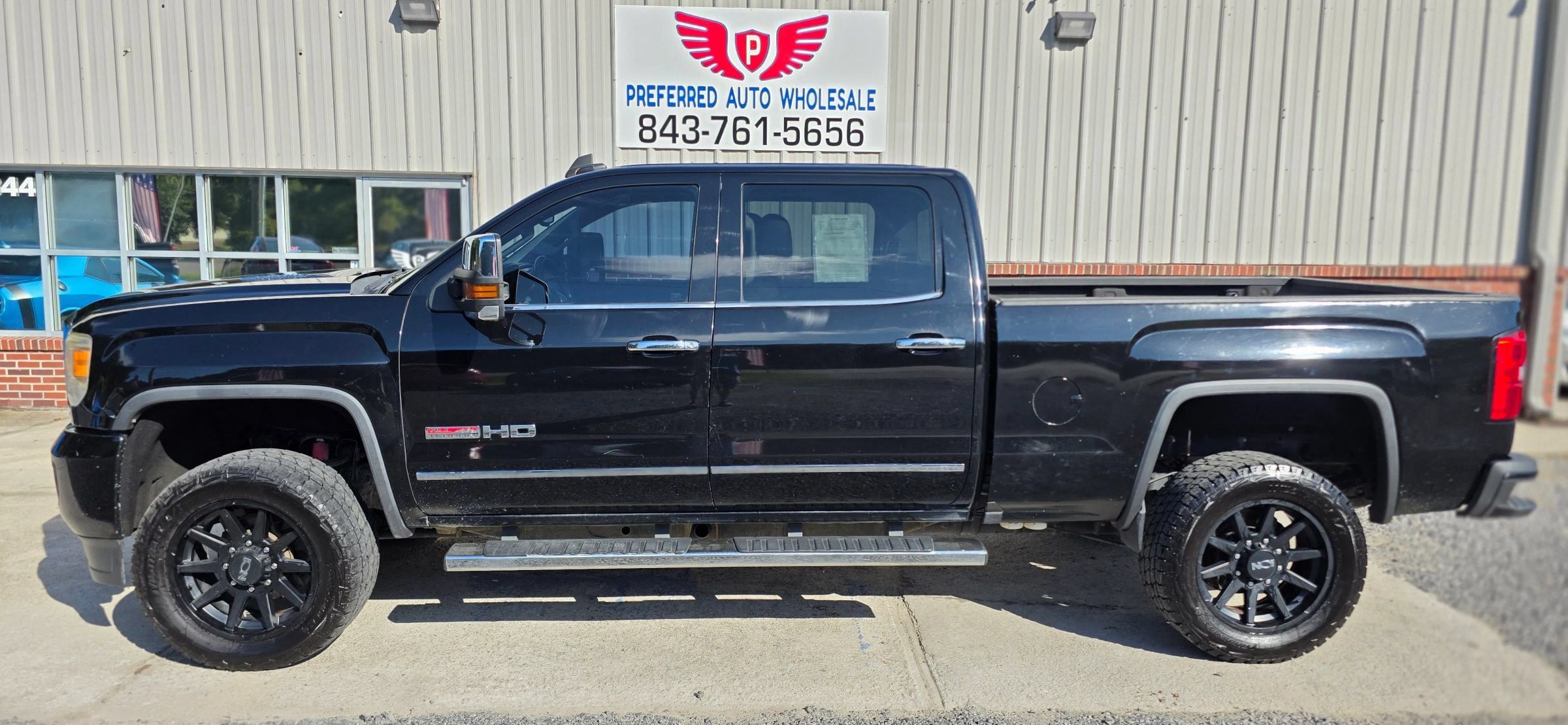 Used 2015 GMC Sierra 2500 SLT w/ Duramax Plus Package AWD/4WD image 3