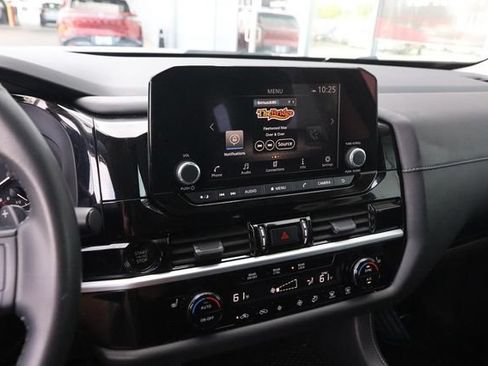 Certified 2025 Nissan Pathfinder SV AWD/4WD image 17