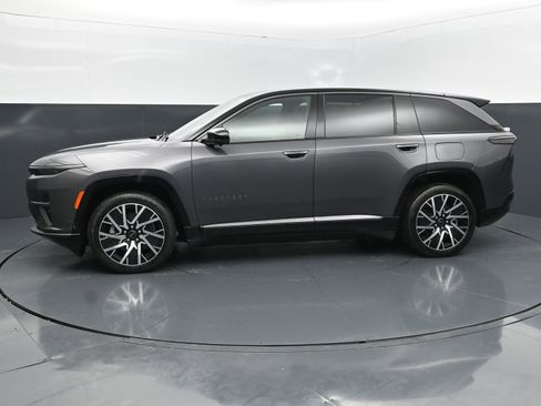 Used 2025 Jeep Wagoneer S Limited image 2