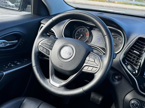 Used 2021 Jeep Cherokee Limited image 11