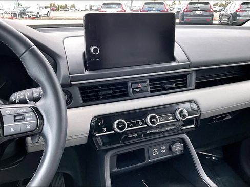 Used 2025 Honda Pilot EX-L image 6