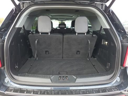 Used 2022 Ford Explorer XLT w/ Equipment Group 202A image 12